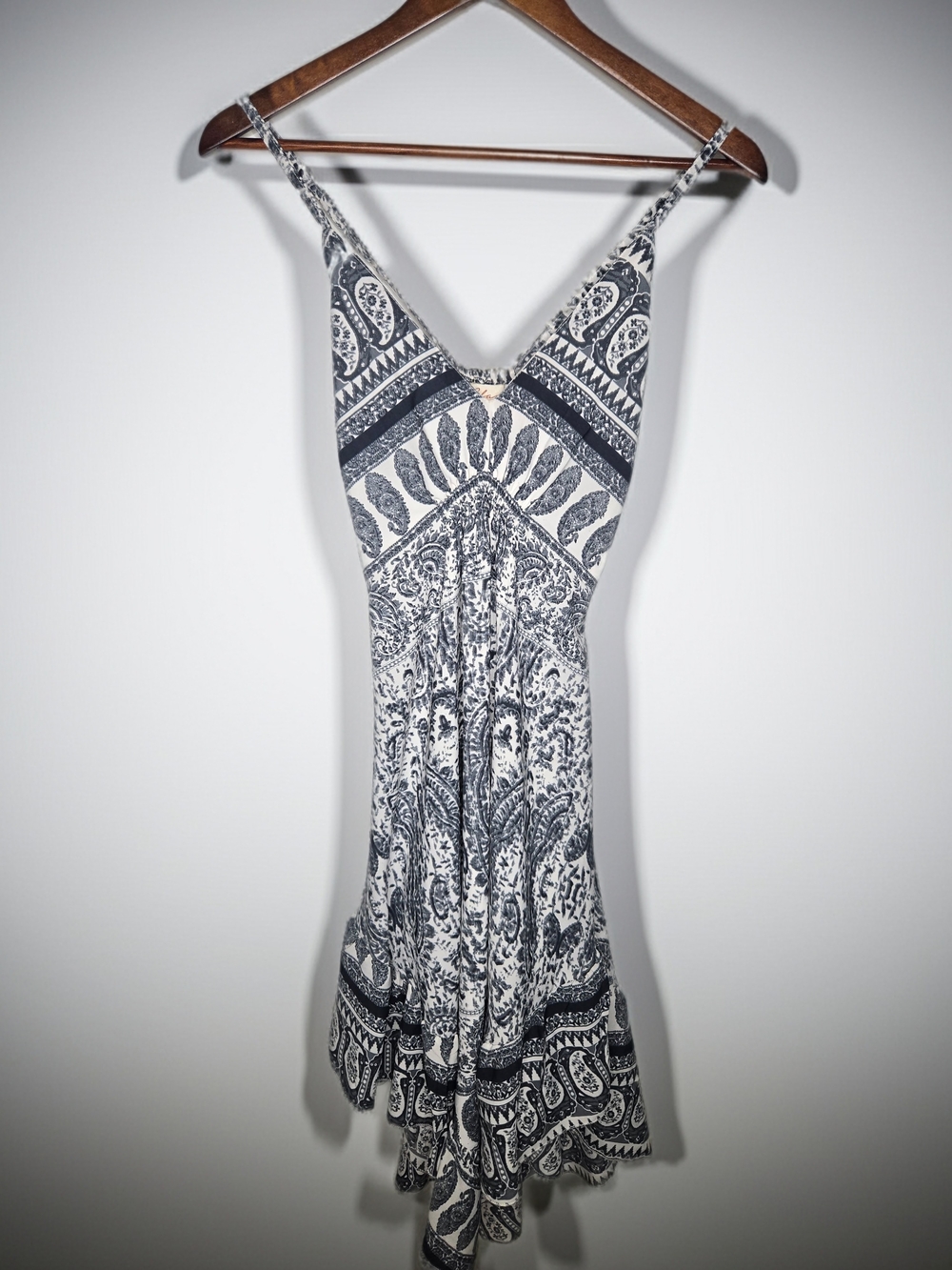 Elan Boho Paisley Print Handkerchief Hem Maxi Dress Sleeveless V-Neck Blue White